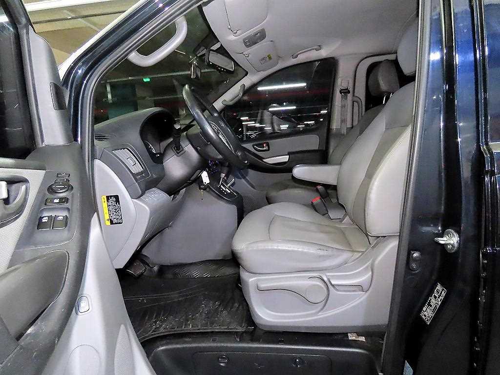 Hyundai Starex 4WD Wagon Modern 7