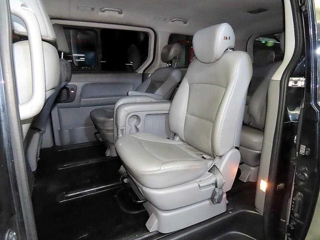 Hyundai Starex 4WD Wagon Modern 8