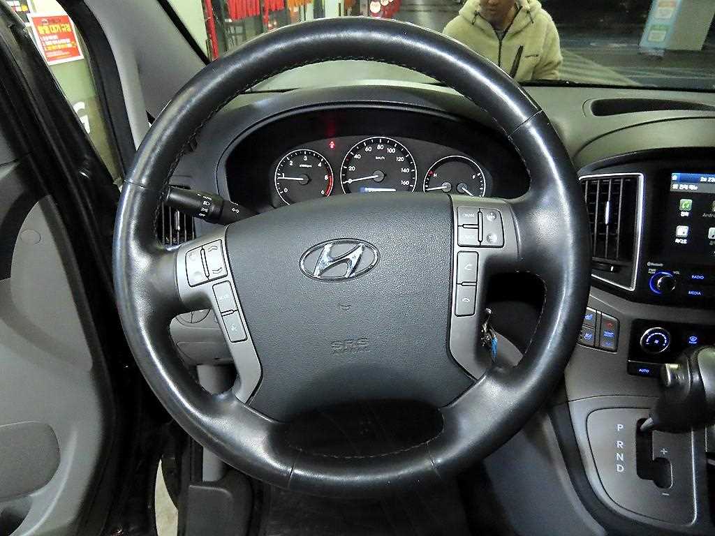 Hyundai Starex 4WD Wagon Modern 9