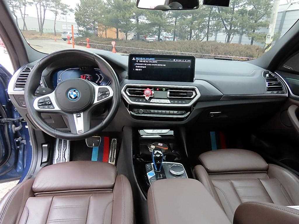 BMW iX3 M Sport 8