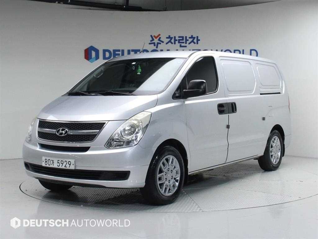 Hyundai Starex CVX Deluxe 2