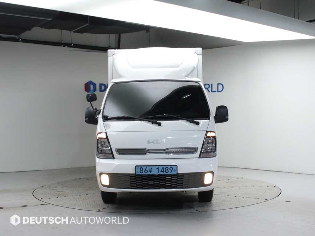 Hyundai Porter 1.0 Ton/ Super Cab/ Long Wheelbase 4