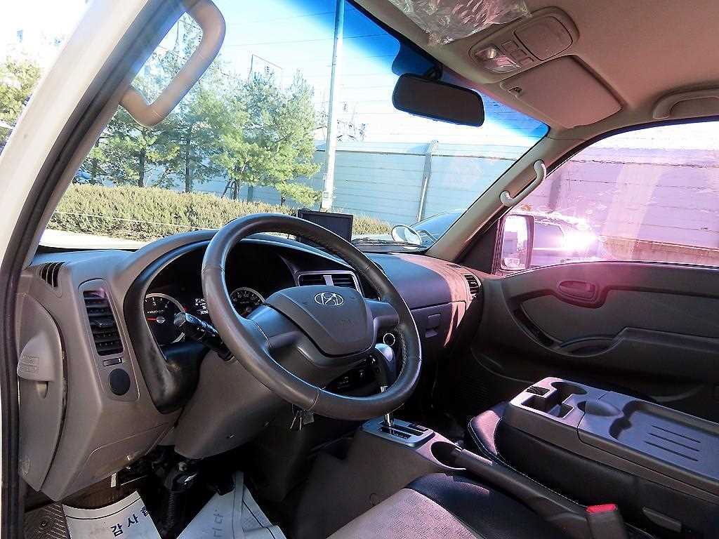 Hyundai Porter Standard Cab/ Long Wheelbase CRDi 9