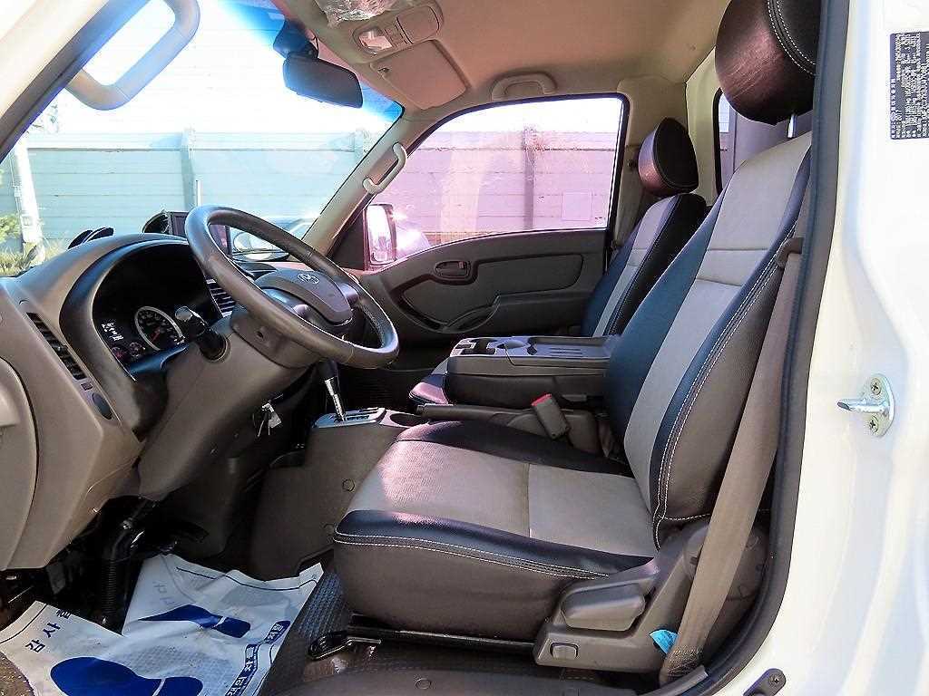 Hyundai Porter Standard Cab/ Long Wheelbase CRDi 8