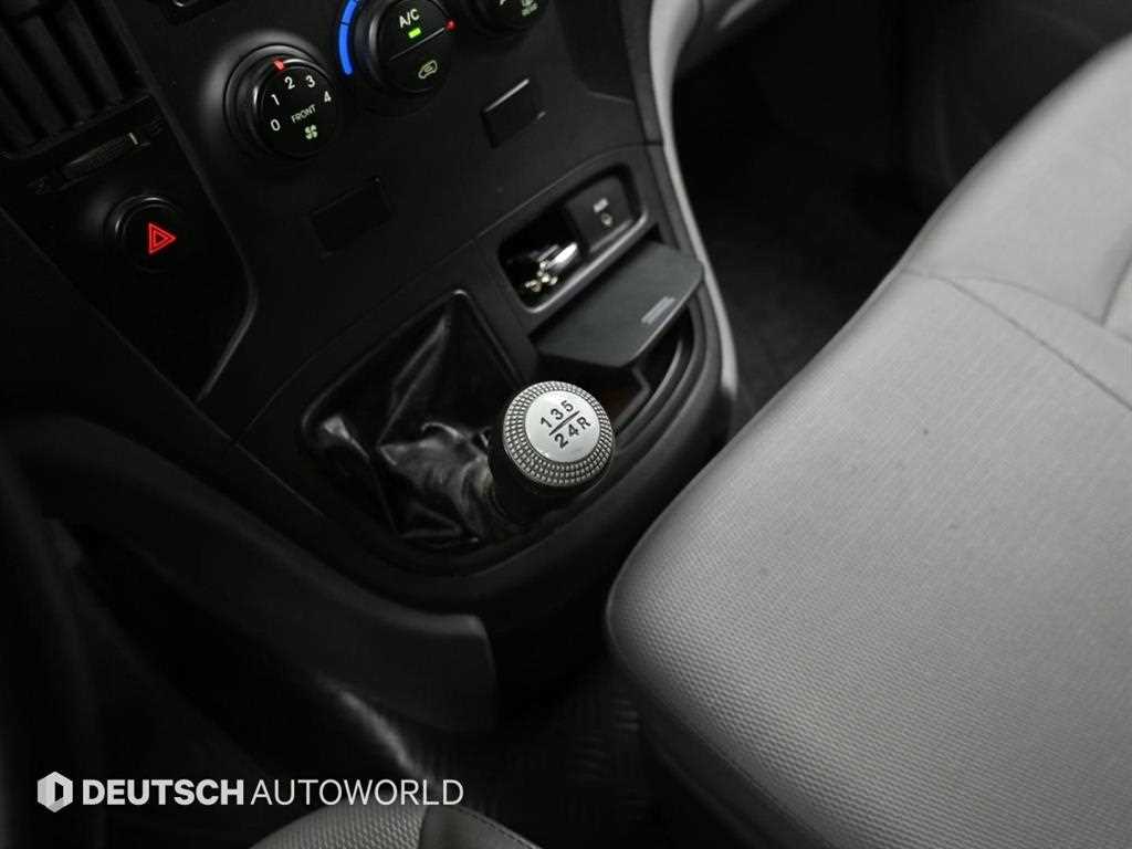 Hyundai Starex CVX Deluxe 10