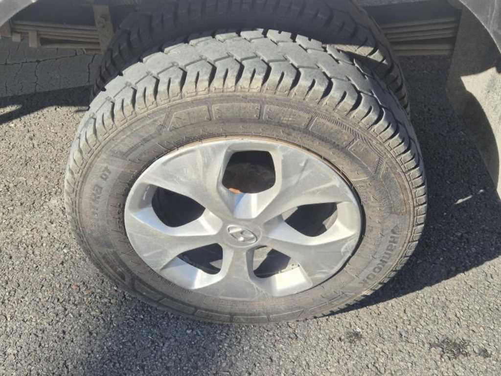 Hyundai Porter 1.0 Ton/ Super Cab/ Long Wheelbase 9