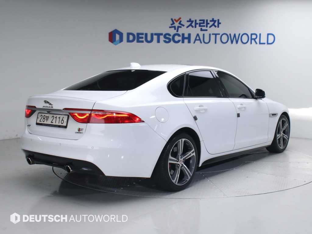 재규어 XF 3.5T R-SPORT AWD 사진 2/20