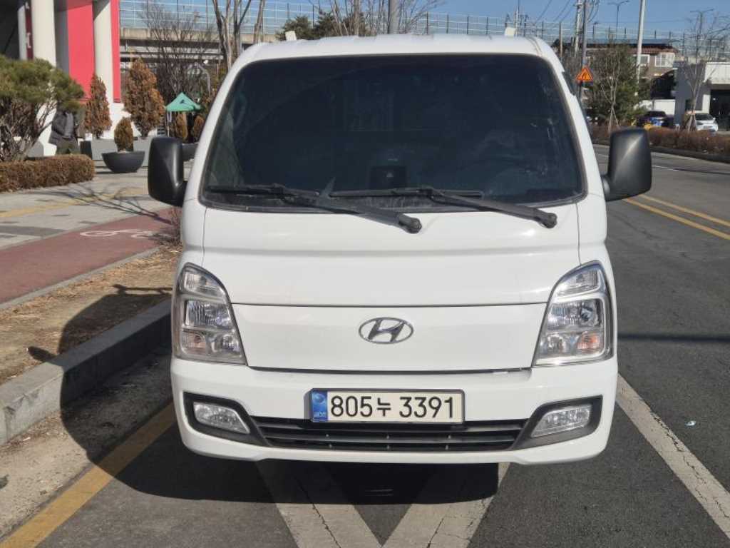 Hyundai Porter 1.0 Ton/ Super Cab/ Long Wheelbase 4