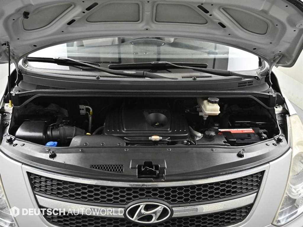 Hyundai Starex CVX Deluxe 7