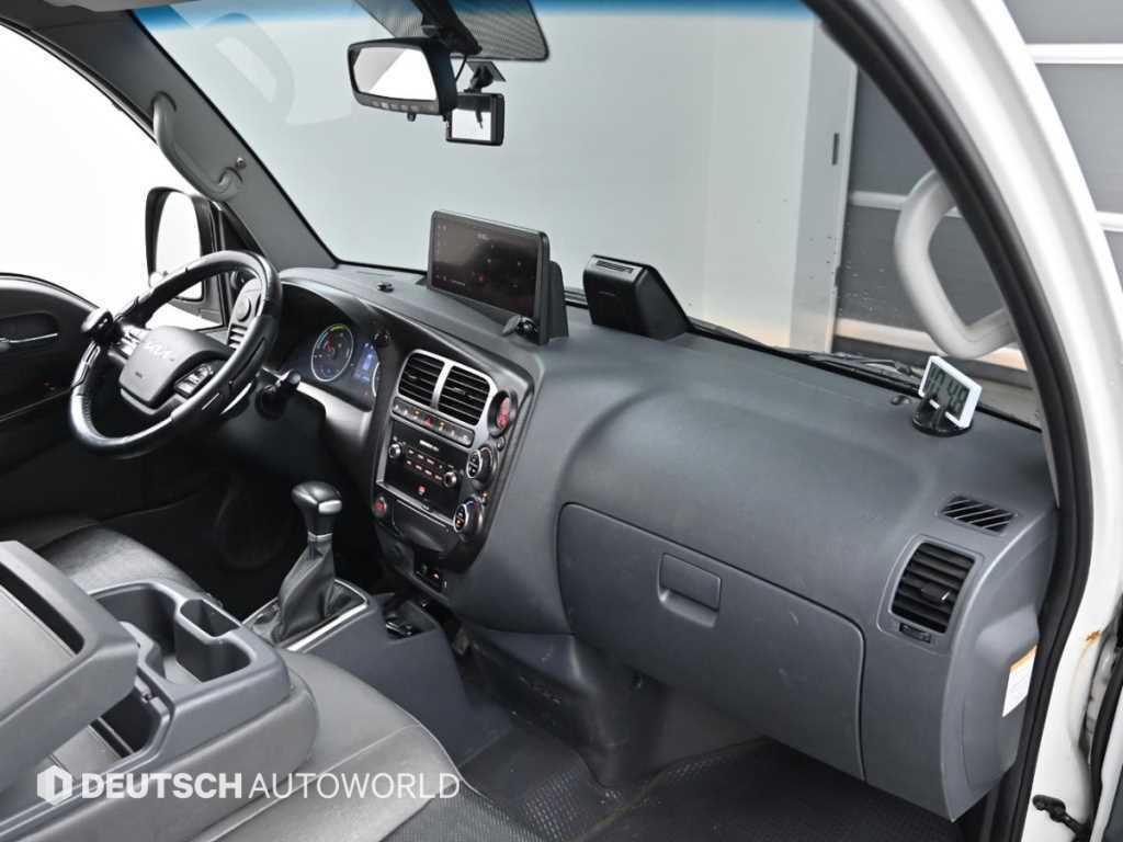 Hyundai Porter 1.0 Ton/ Super Cab/ Long Wheelbase 8