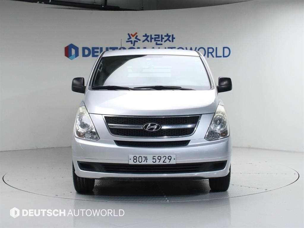 Hyundai Starex CVX Deluxe 4