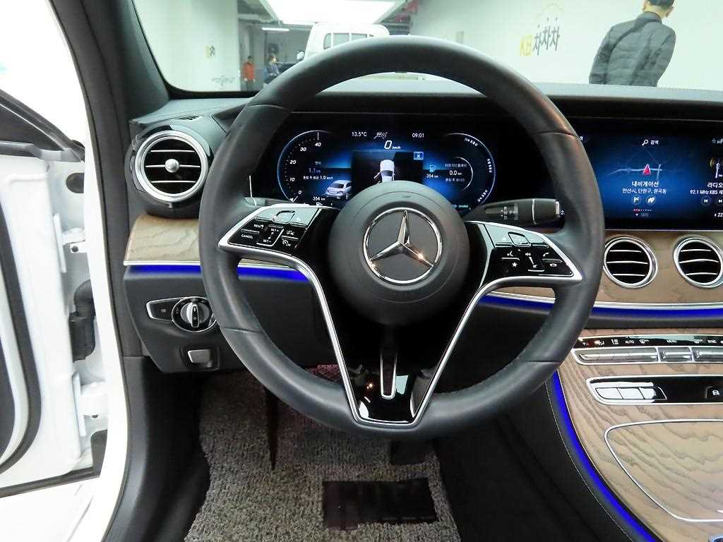 Mercedes-Benz E-Class E220d 4MATIC Exclusive 9