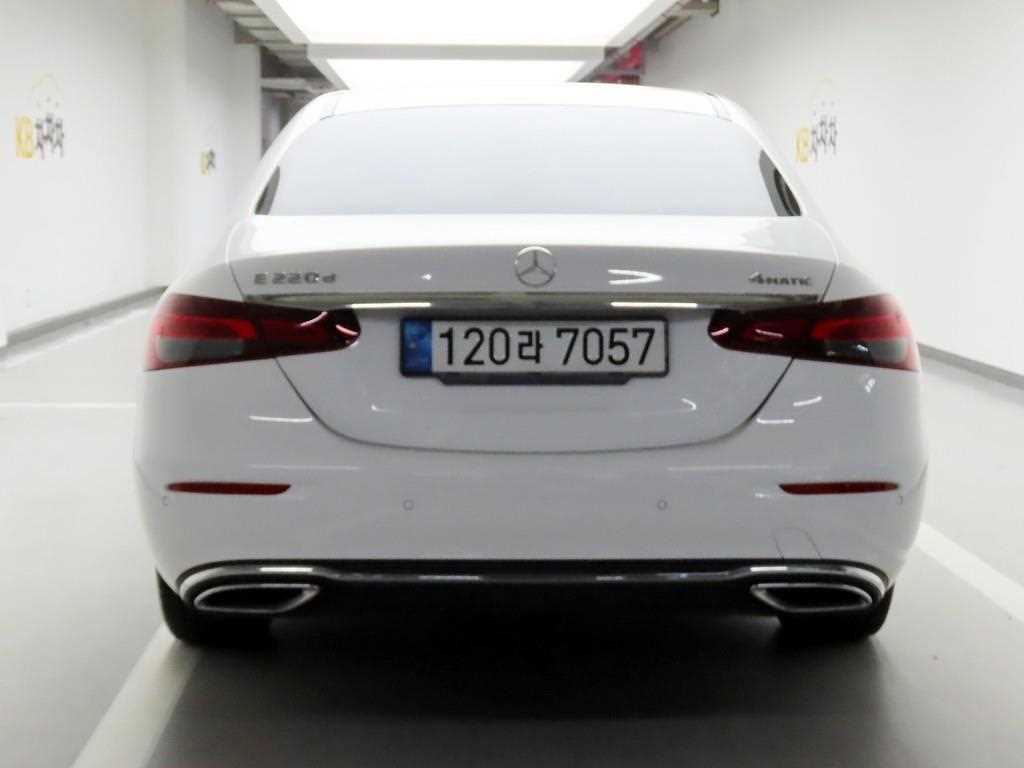 Mercedes-Benz E-Class E220d 4MATIC Exclusive 4