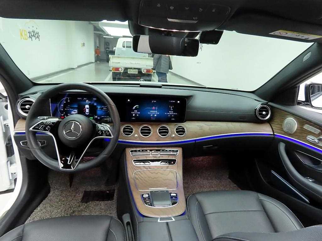 Mercedes-Benz E-Class E220d 4MATIC Exclusive 8