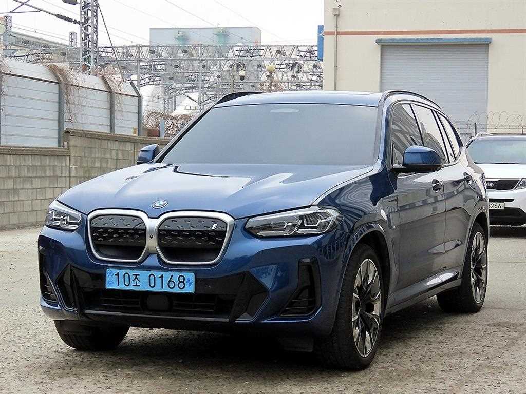 BMW iX3 M Sport 3