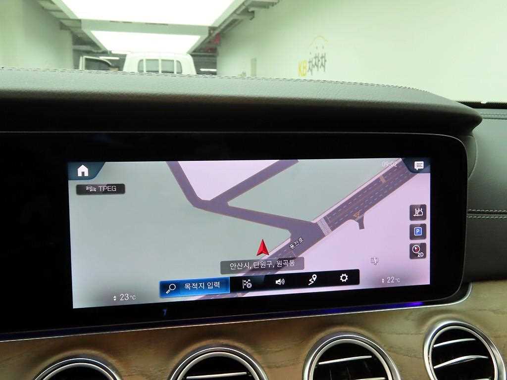 Mercedes-Benz E-Class E220d 4MATIC Exclusive 10