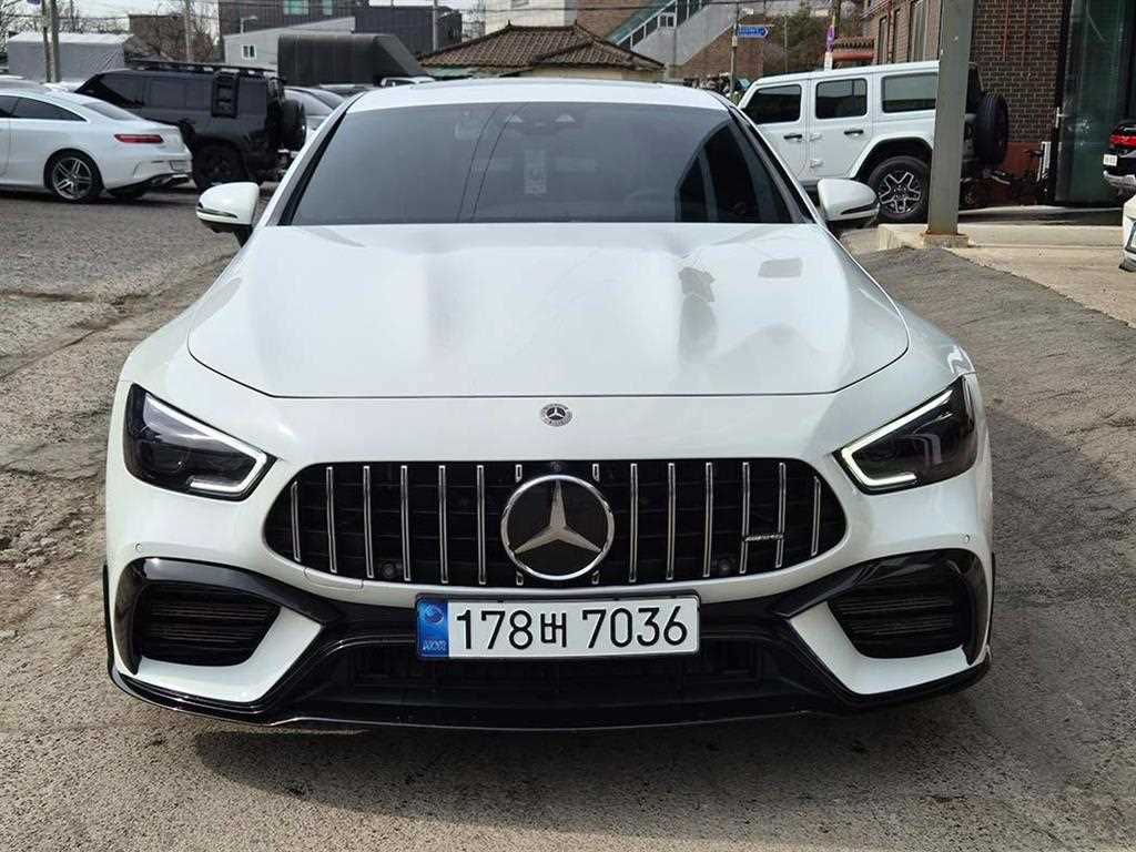 Mercedes-Benz AMG GT 4 Duo 43 4MATIC+ 3