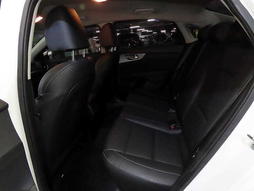 Kia K3 1.6 Luxury 8