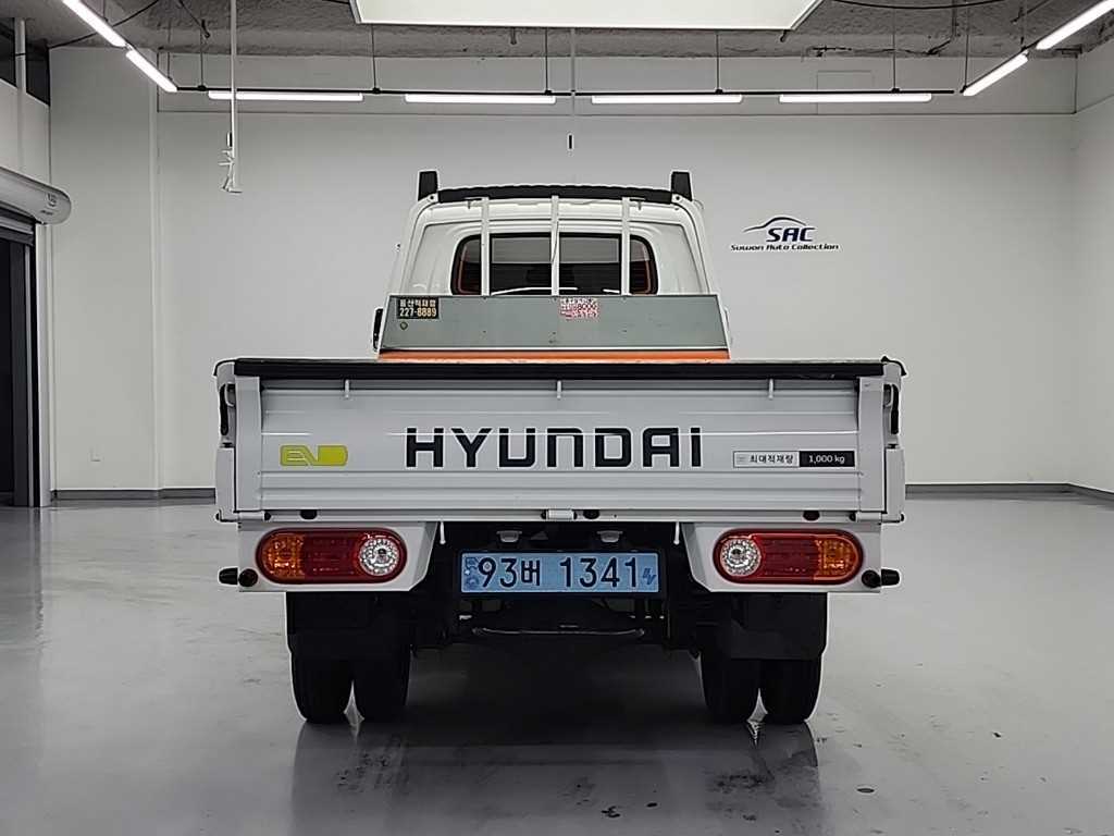 Hyundai Porter 1.0 Ton/ Super Cab/ Long Wheelbase/ Premium Special 4