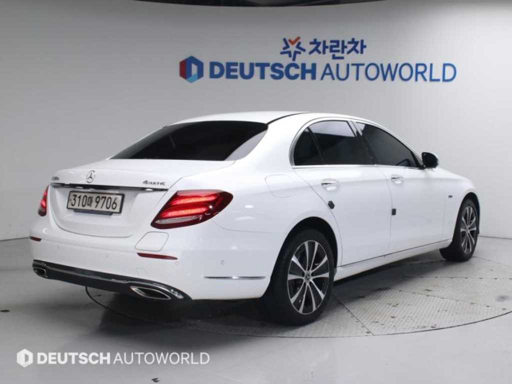 벤츠 E 클래스 E300e 4MATIC 익스클루시브 사진 2/20