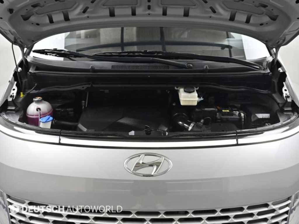 Hyundai Staria 2WD Diesel Cargo Modern 7