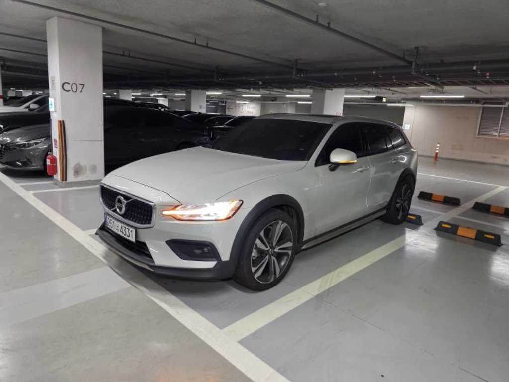 Volvo V60 2.0 B5 Pro AWD 3