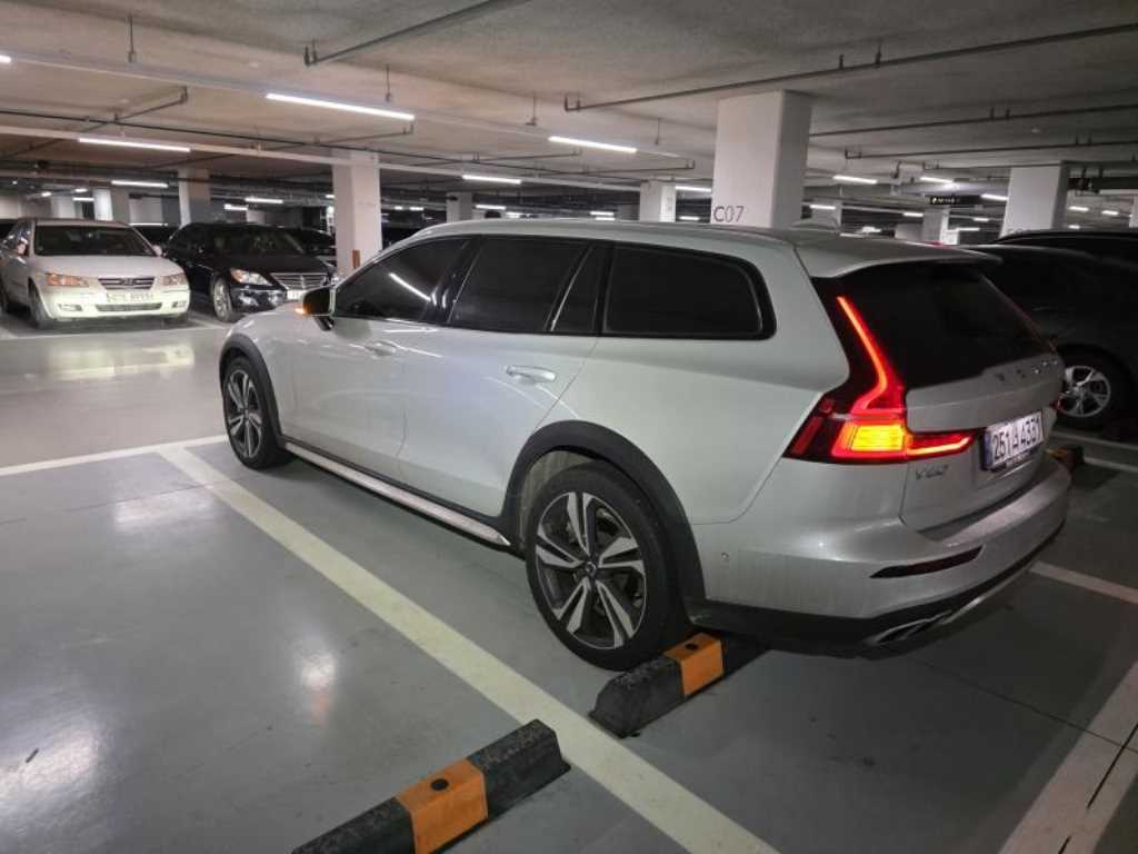 Volvo V60 2.0 B5 Pro AWD 4