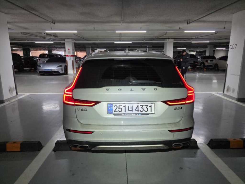 Volvo V60 2.0 B5 Pro AWD 5