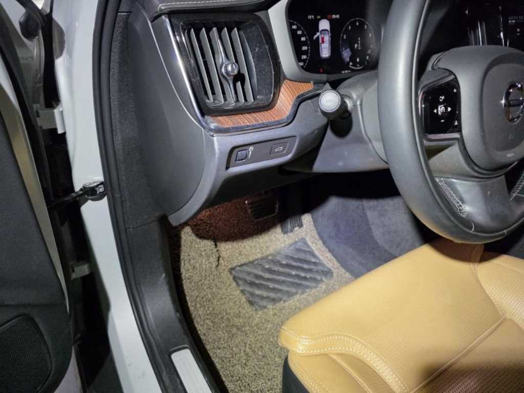 Volvo V60 2.0 B5 Pro AWD 10