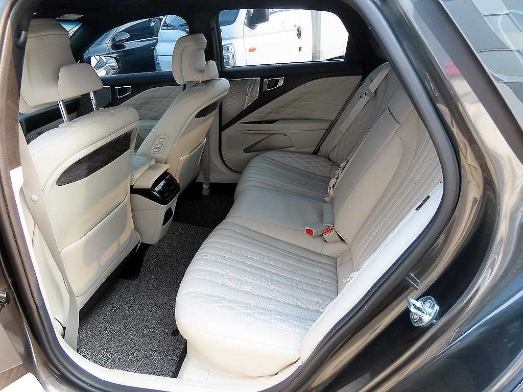 Kia K8 Signature 7