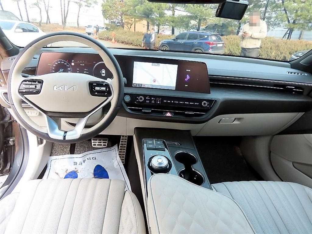Kia K8 Signature 8