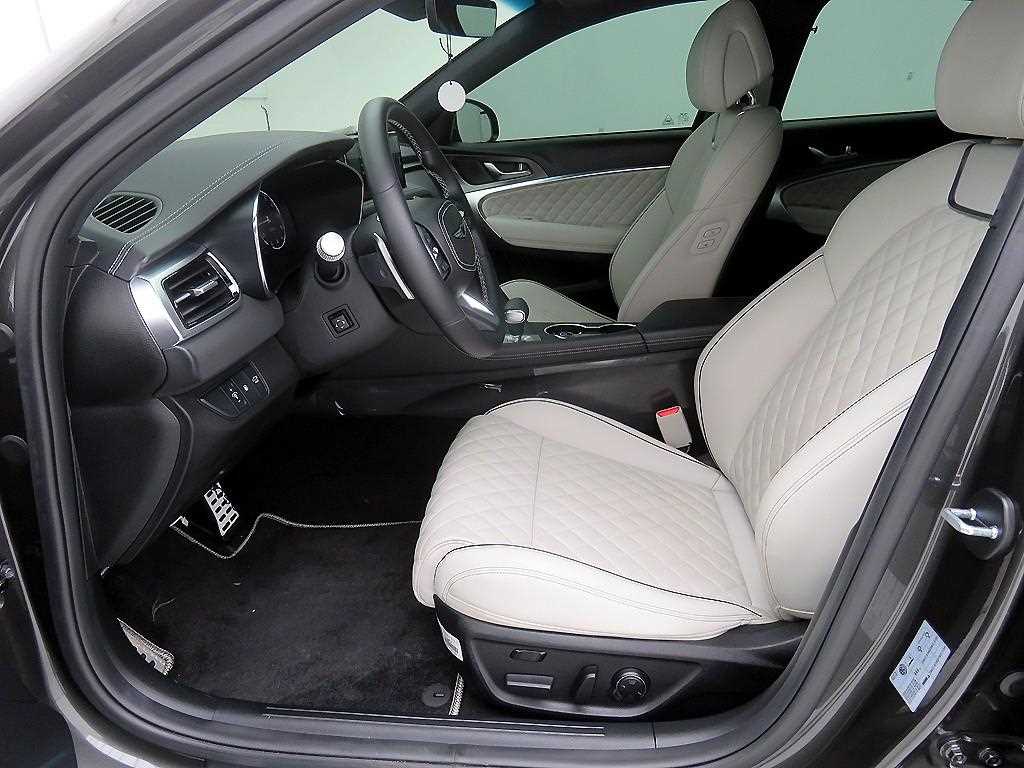 Genesis G70 Gasoline 2.5T 2WD Sport 7