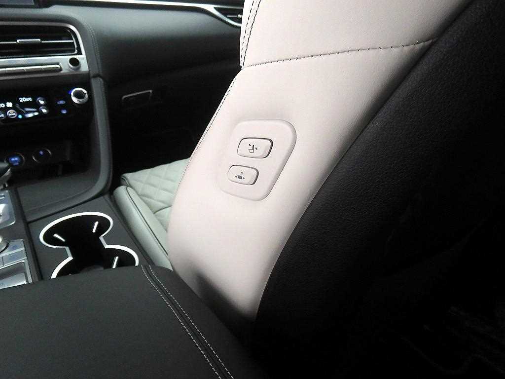 Genesis G70 Gasoline 2.5T 2WD Sport 9