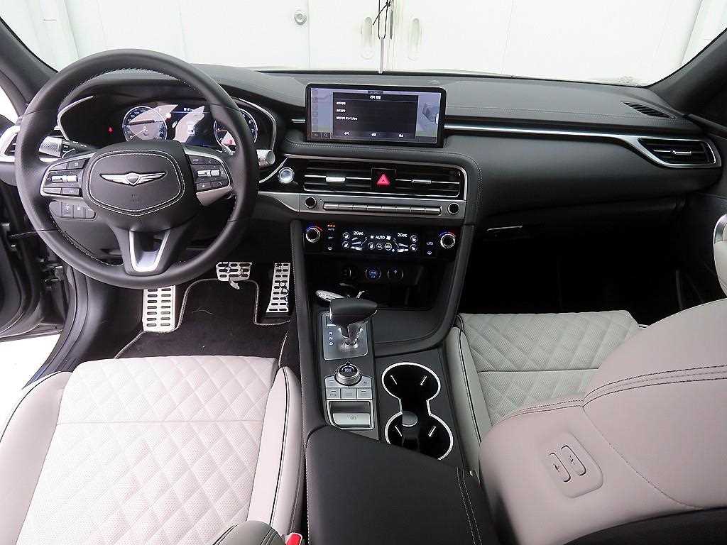 Genesis G70 Gasoline 2.5T 2WD Sport 8