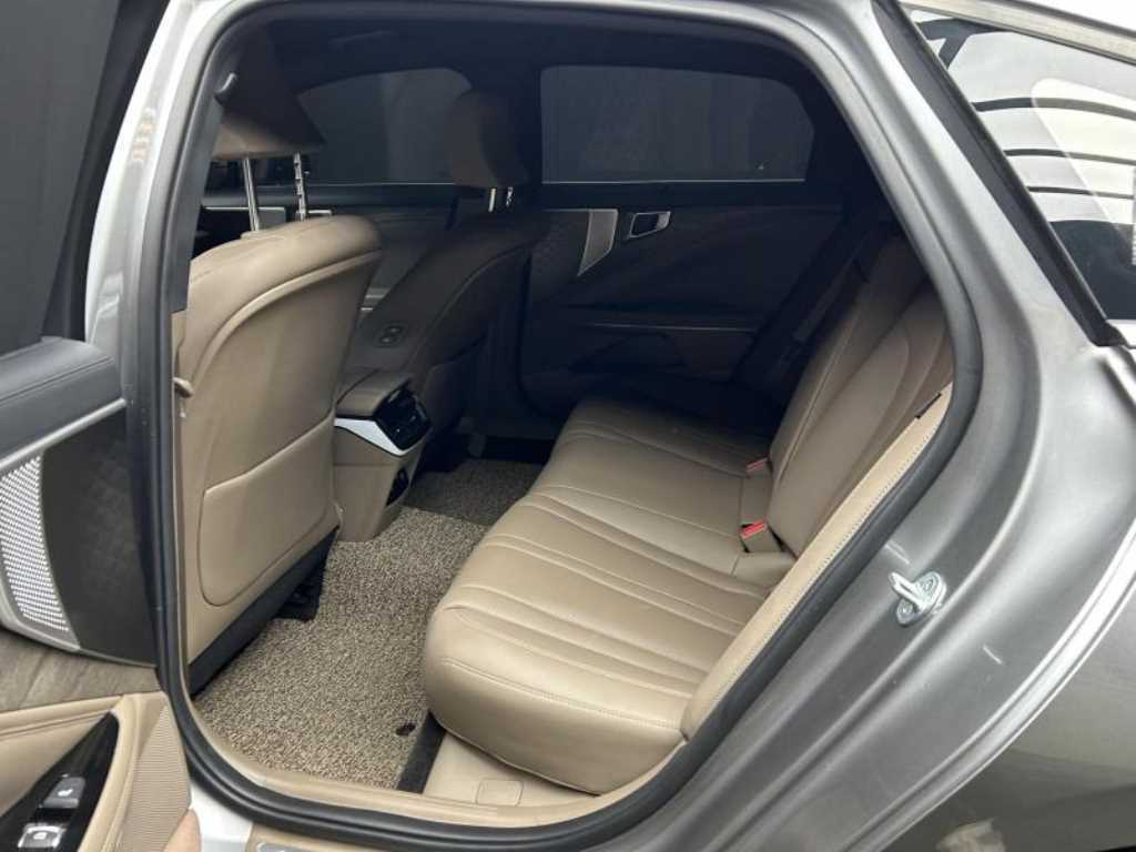 Kia K8 2.5 2WD Noblesse 7