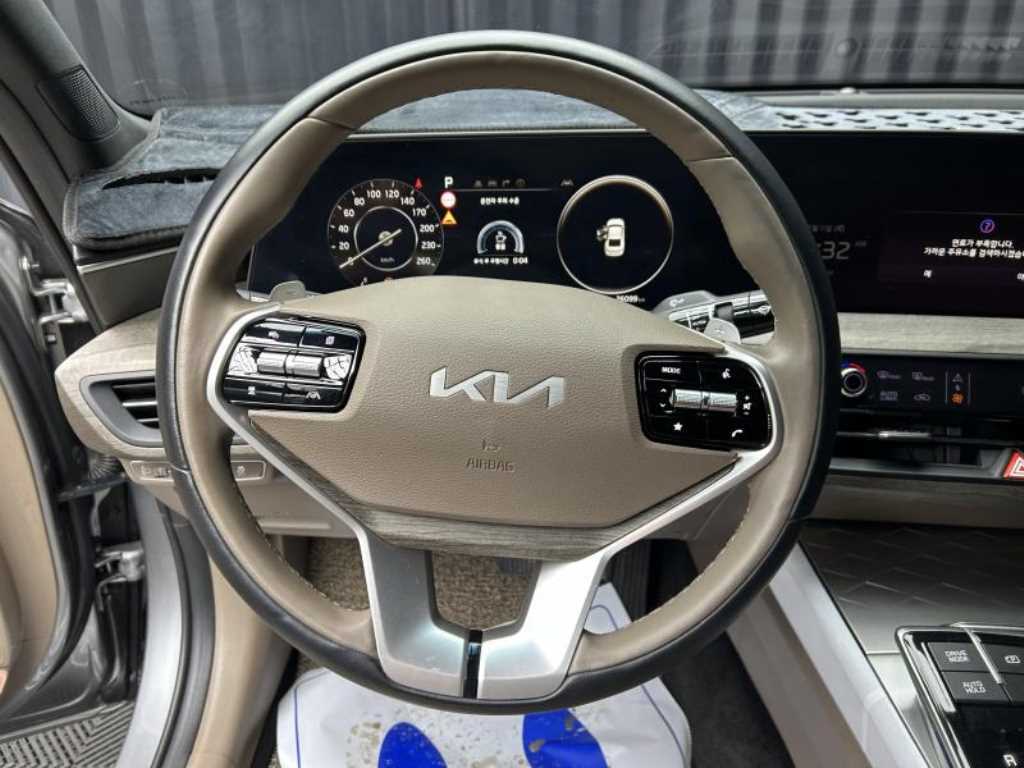 Kia K8 2.5 2WD Noblesse 8