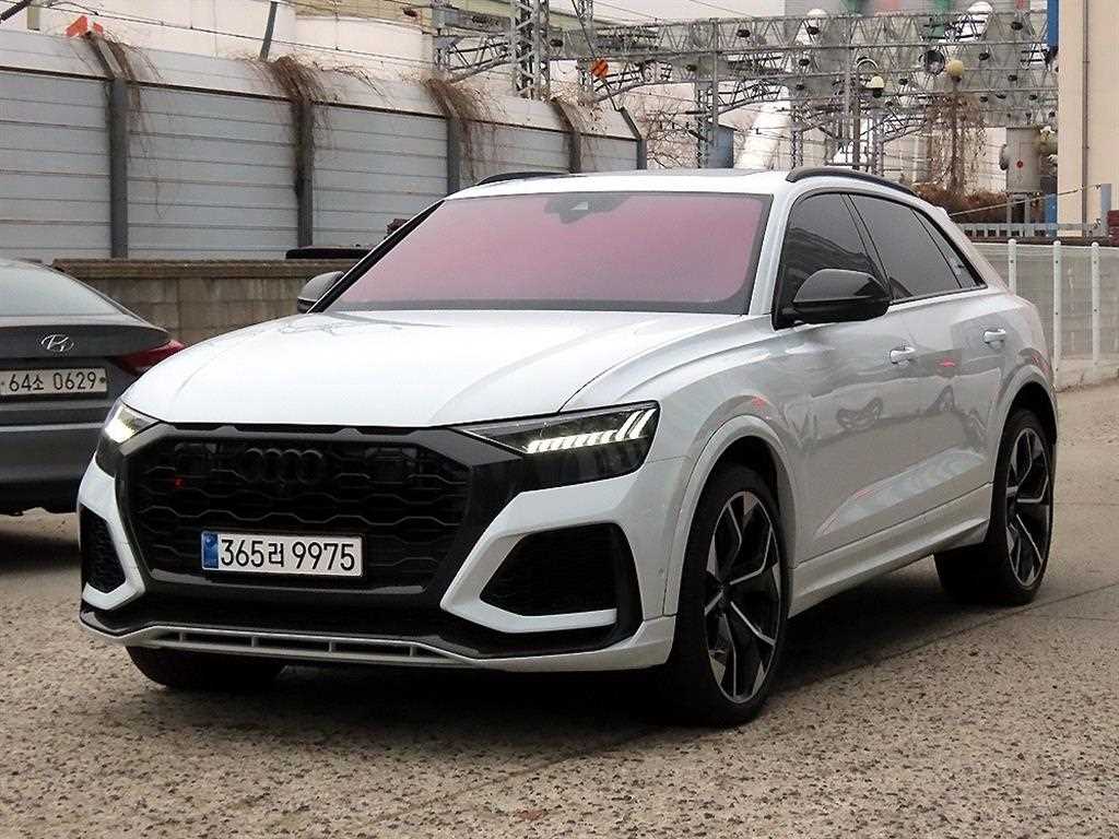 RSQ8 4.0 TFSI 콰트로 2021년식