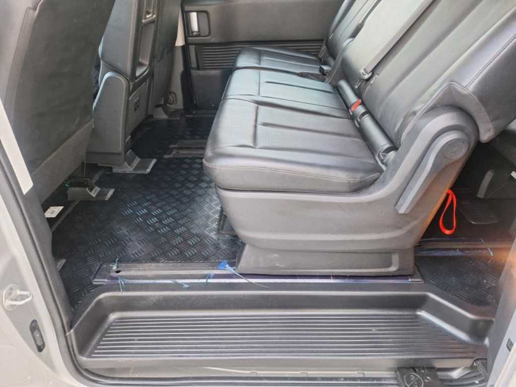 Hyundai Staria 2WD Diesel Tourer Modern 8