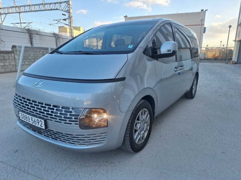 Hyundai Staria 2WD Diesel Tourer Modern 3