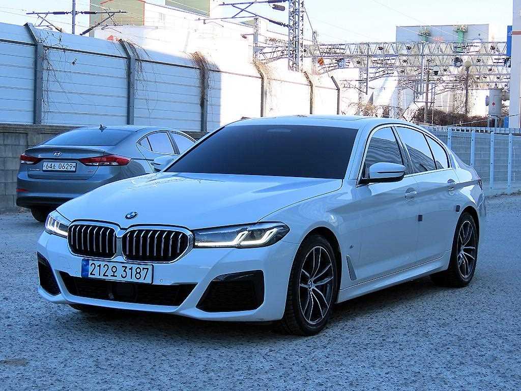 BMW 5시리즈 520i M 스포츠 사진 2/19