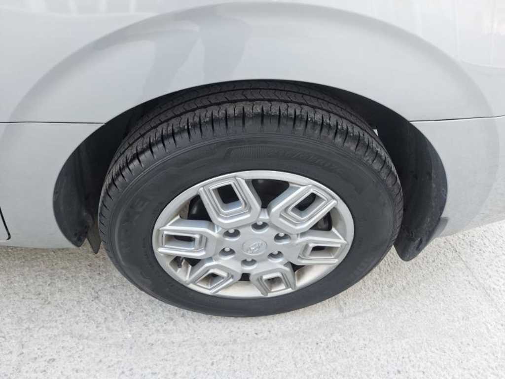 Hyundai Staria 2WD Diesel Tourer Modern 10