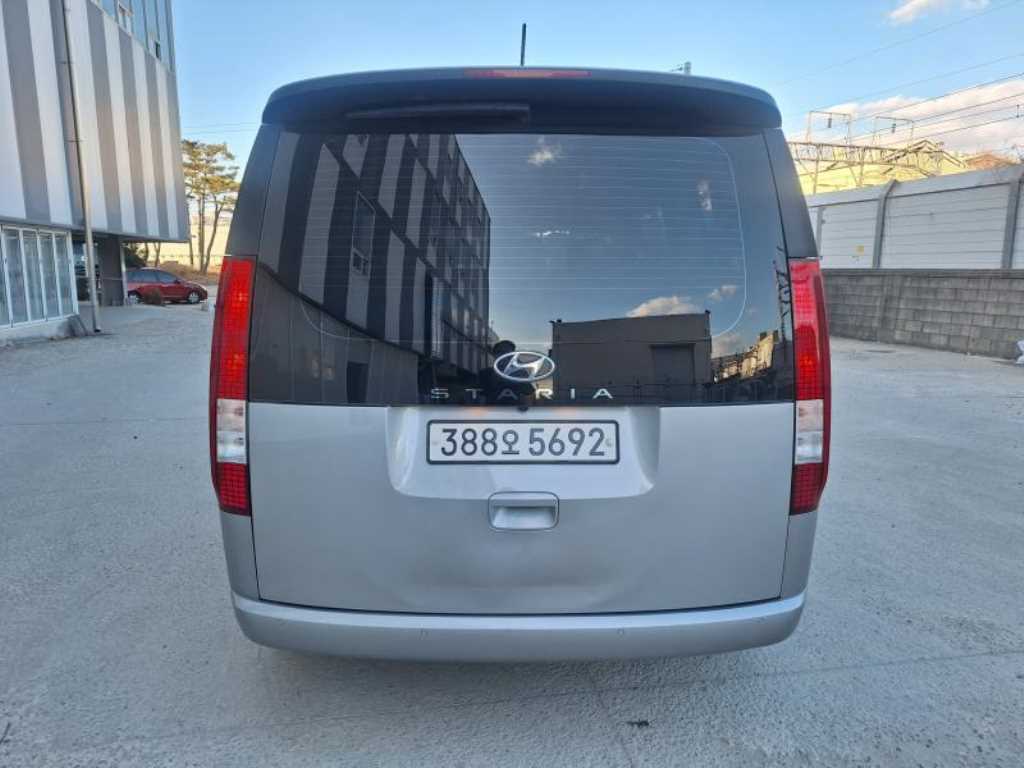 Hyundai Staria 2WD Diesel Tourer Modern 4