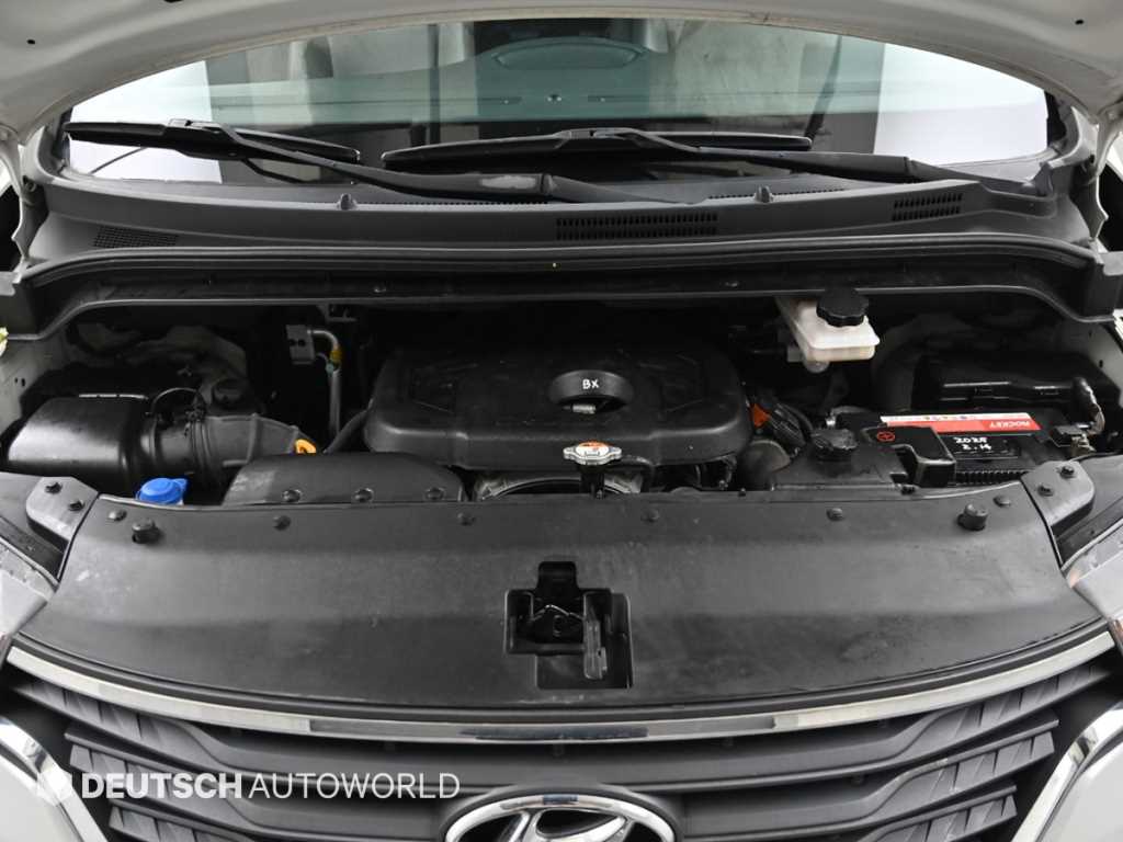 Hyundai Starex 2WD Van Smart 7