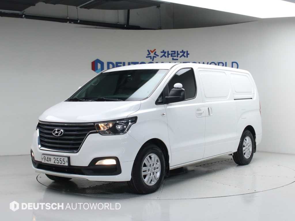 Hyundai Starex 2WD Van Smart 2