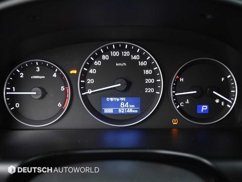 Hyundai Starex 2WD Van Smart 9