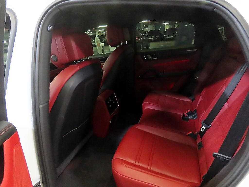 Porsche Cayenne 3.0 Coupe 8