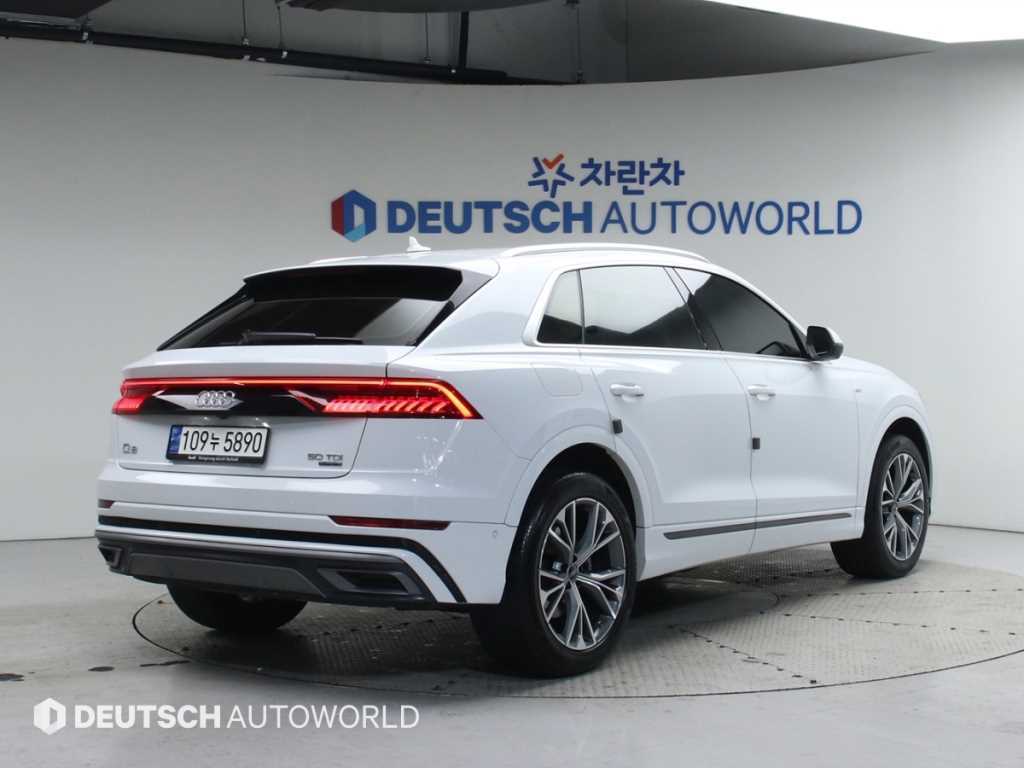 아우디 Q8 50 TDI 콰트로 프리미엄 사진 2/20