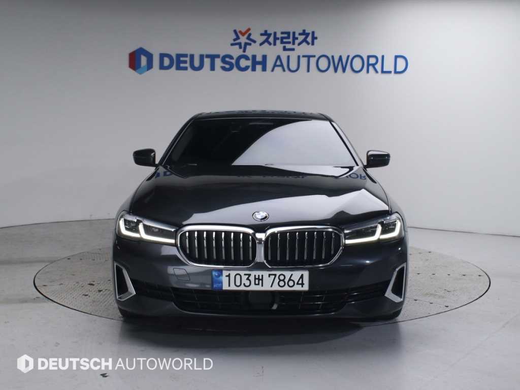 BMW 5 Series 530i Luxury — фото 3