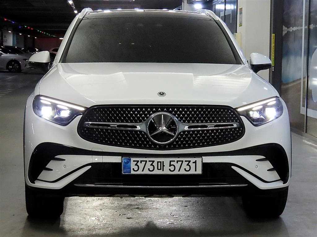 Mercedes-Benz GLC-Class GLC300 4MATIC 3