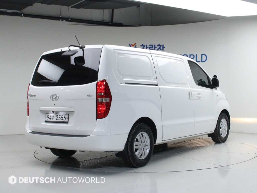 Hyundai Starex 2WD Van Smart 3